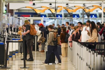Flight passengers are warned things could get worse amid DHS shutdown, delays and callouts