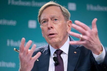 Petraeus calls for immediate sanctions on Russia over alleged intelligence support to Iran