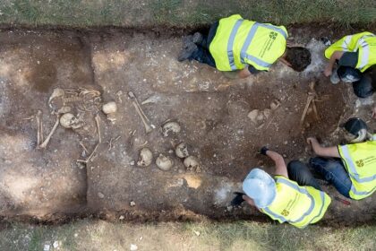 Researchers make stunning medical discovery in mass grave