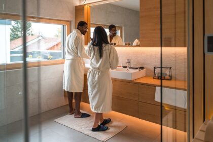 Travelers slam hotels for eliminating bathroom doors