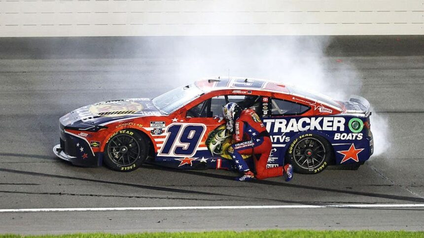 NASCAR winner's pro-America message will make the left fume, Bubba Wallace's Fourth of July memo & fans fight!