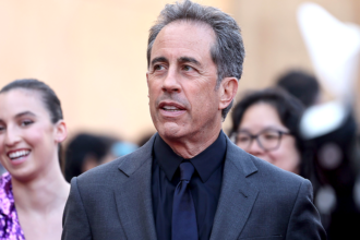 Jerry Seinfeld turns tables on radical anti-Israel agitators after chaotic Chicago stunt backfires