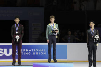 Russian skaters sweep golds on international comeback (VIDEOS)