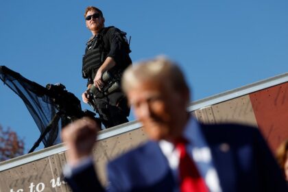 Secret Service leadership warn of 'massive increase' in threats against the president